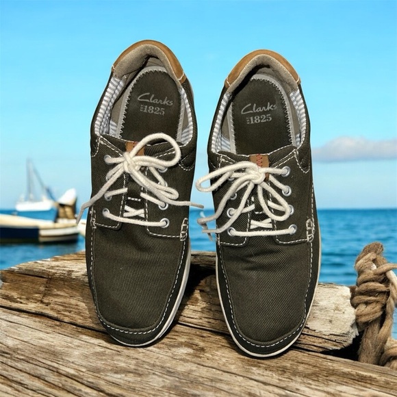 Clarks Est 1825 Men's Green Loafers - Picture 1 of 5